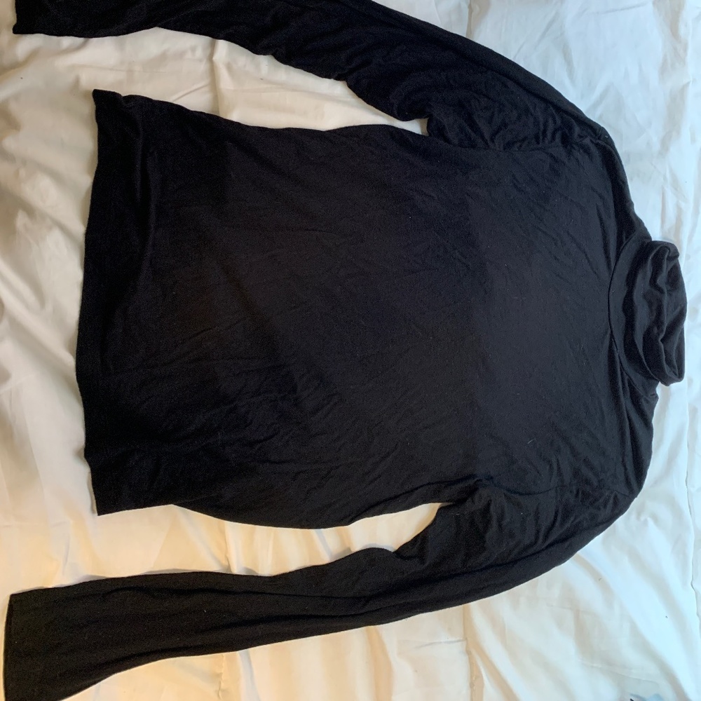 Black light weight Turtleneck